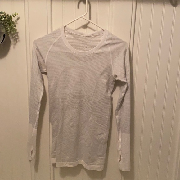 lululemon athletica Tops - Lululemon Run Swiftly Tech Long Sleeve Crew!🎁🎄